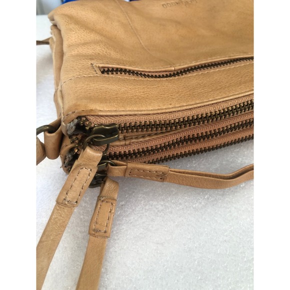 Anthropologie Day & Mood
Tan soft Leather Crossbody Bag Messenger multi-pocket - Picture 13 of 16